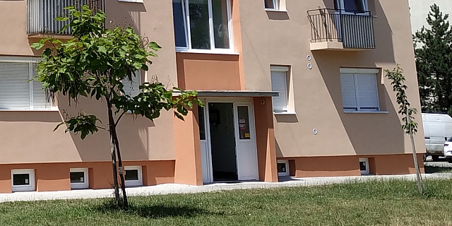 Bánki Donát utca 2-4 (megújult bejárati portál)