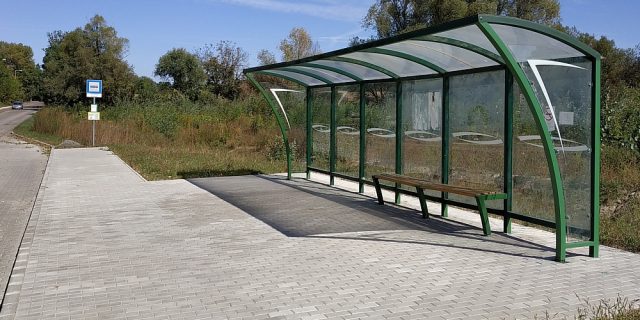 Buszmegálló az ipari parkban (BorgWarner)